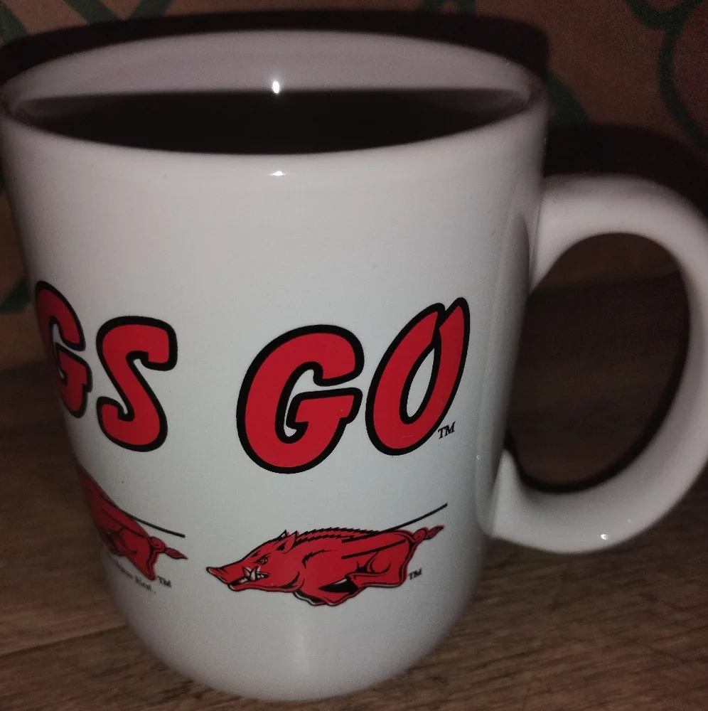 Arkansas Razorbacks Mugs!‎ Set of 2!!!